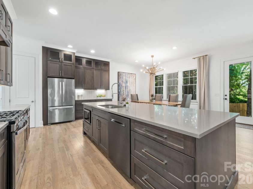 1301 Catawba Avenue, Charlotte, NC 28205.  MLS# CAR4389843, YatesRealty ID 28202. 