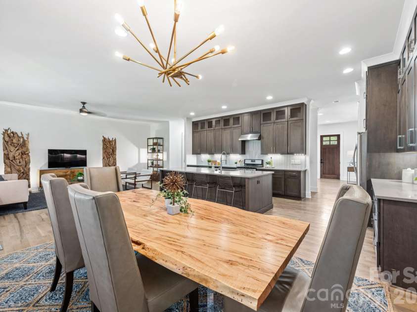 1301 Catawba Avenue, Charlotte, NC 28205.  MLS# CAR4389843, YatesRealty ID 28202. 