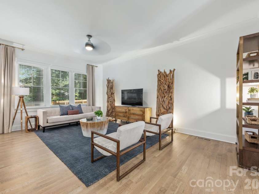 1301 Catawba Avenue, Charlotte, NC 28205.  MLS# CAR4389843, YatesRealty ID 28202. 