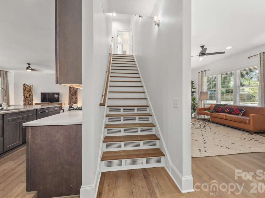 1301 Catawba Avenue, Charlotte, NC 28205.  MLS# CAR4389843, YatesRealty ID 28202. 