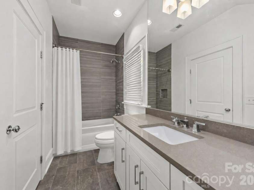1301 Catawba Avenue, Charlotte, NC 28205.  MLS# CAR4389843, YatesRealty ID 28202. 