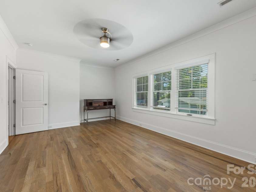 1301 Catawba Avenue, Charlotte, NC 28205.  MLS# CAR4389843, YatesRealty ID 28202. 