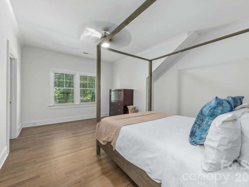 1301 Catawba Avenue, Charlotte, NC 28205.  MLS# CAR4389843, YatesRealty ID 28202. 