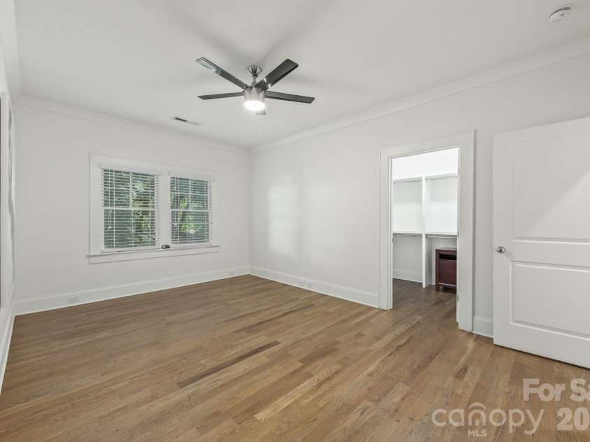 1301 Catawba Avenue, Charlotte, NC 28205.  MLS# CAR4389843, YatesRealty ID 28202. 