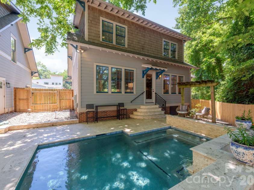 1301 Catawba Avenue, Charlotte, NC 28205.  MLS# CAR4389843, YatesRealty ID 28202. 