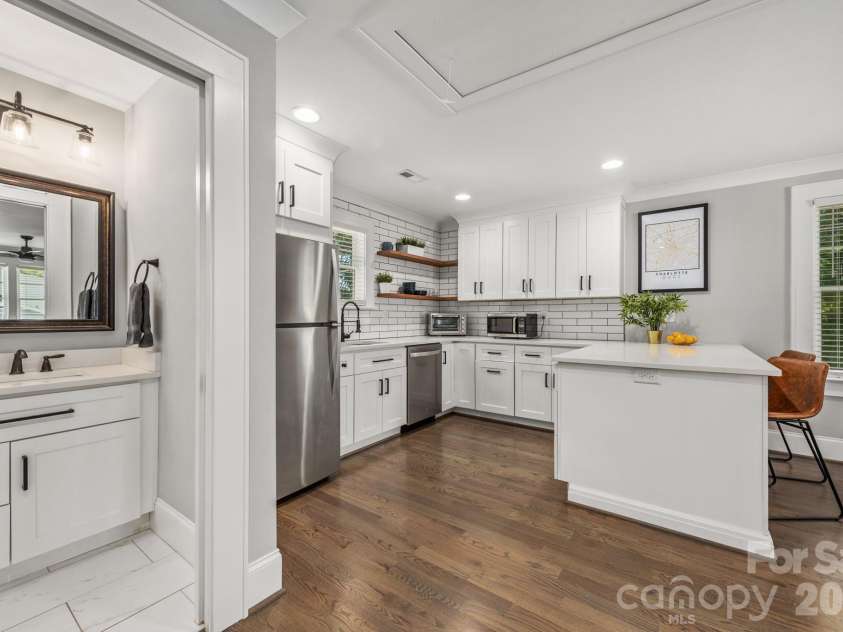 1301 Catawba Avenue, Charlotte, NC 28205.  MLS# CAR4389843, YatesRealty ID 28202. 