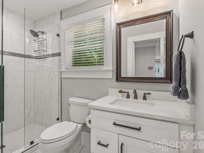 1301 Catawba Avenue, Charlotte, NC 28205.  MLS# CAR4389843, YatesRealty ID 28202. 