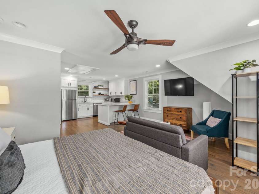 1301 Catawba Avenue, Charlotte, NC 28205.  MLS# CAR4389843, YatesRealty ID 28202. 