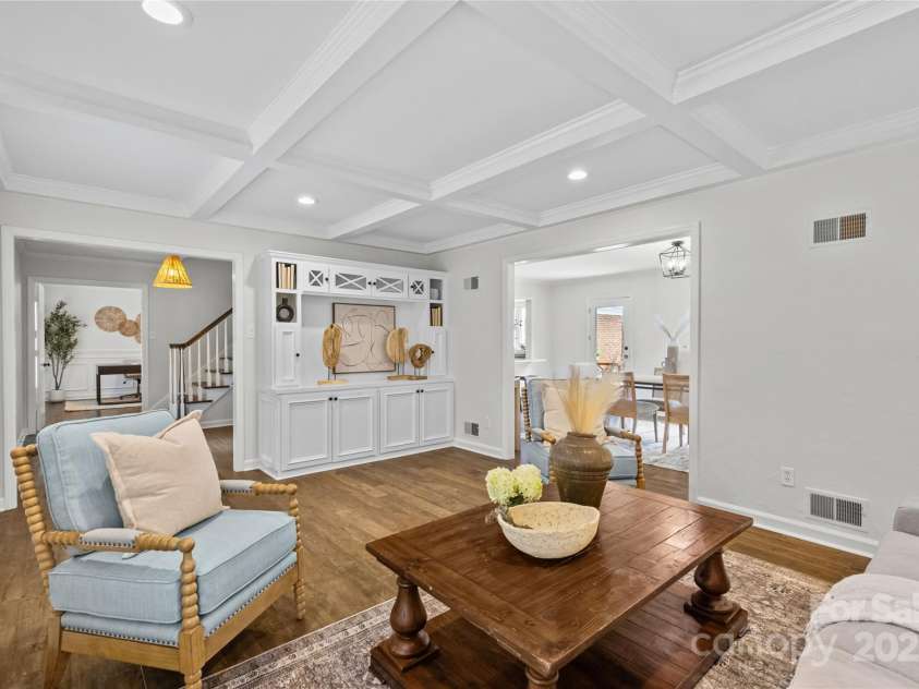 1811 Manor Mill Road, Charlotte, NC 28226.  MLS# CAR4284462, YatesRealty ID 28202. 