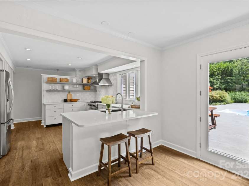 1811 Manor Mill Road, Charlotte, NC 28226.  MLS# CAR4284462, YatesRealty ID 28202. 