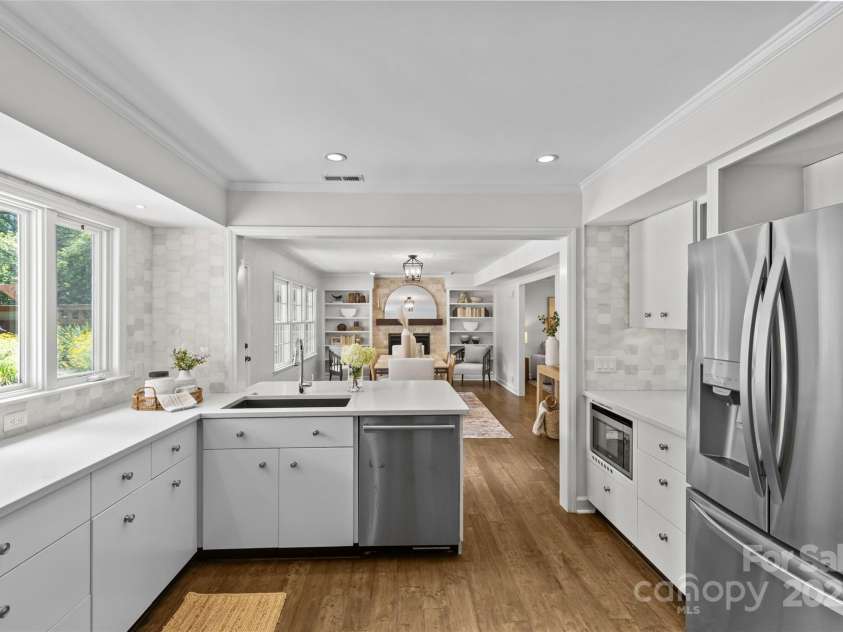 1811 Manor Mill Road, Charlotte, NC 28226.  MLS# CAR4284462, YatesRealty ID 28202. 