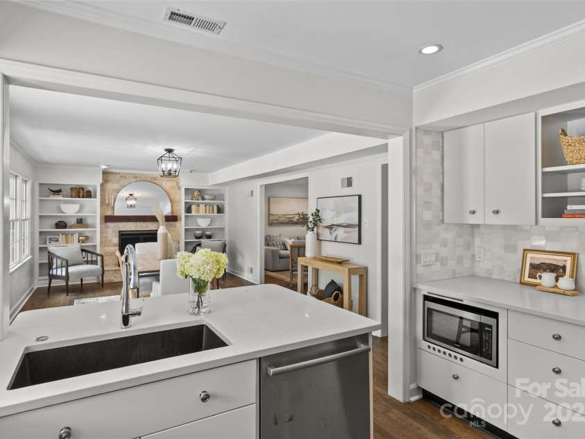 1811 Manor Mill Road, Charlotte, NC 28226.  MLS# CAR4284462, YatesRealty ID 28202. 