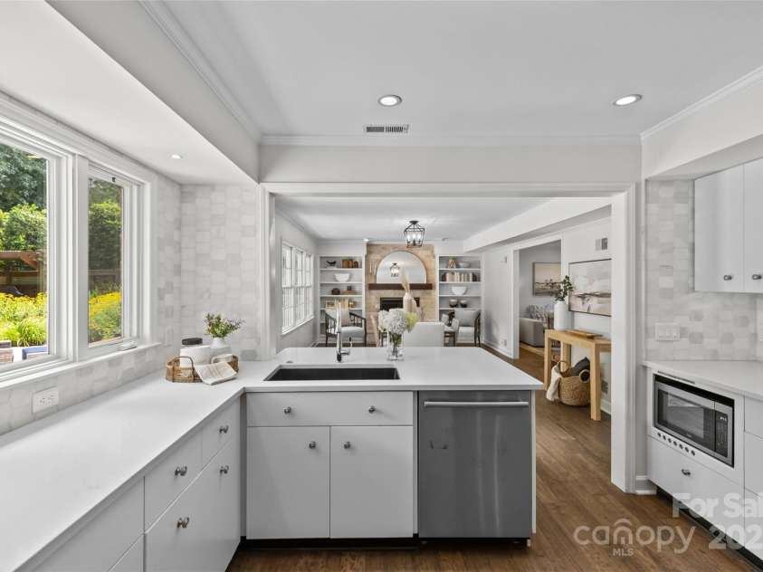 1811 Manor Mill Road, Charlotte, NC 28226.  MLS# CAR4284462, YatesRealty ID 28202. 