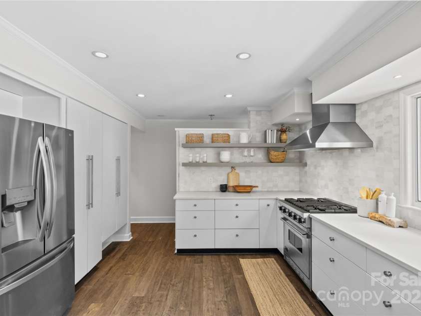 1811 Manor Mill Road, Charlotte, NC 28226.  MLS# CAR4284462, YatesRealty ID 28202. 