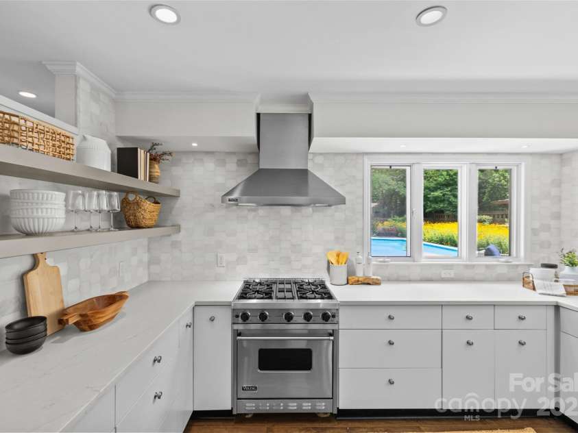 1811 Manor Mill Road, Charlotte, NC 28226.  MLS# CAR4284462, YatesRealty ID 28202. 