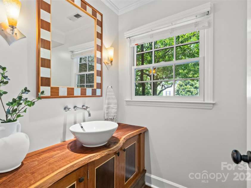 1811 Manor Mill Road, Charlotte, NC 28226.  MLS# CAR4284462, YatesRealty ID 28202. 
