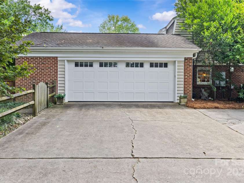 1811 Manor Mill Road, Charlotte, NC 28226.  MLS# CAR4284462, YatesRealty ID 28202. 