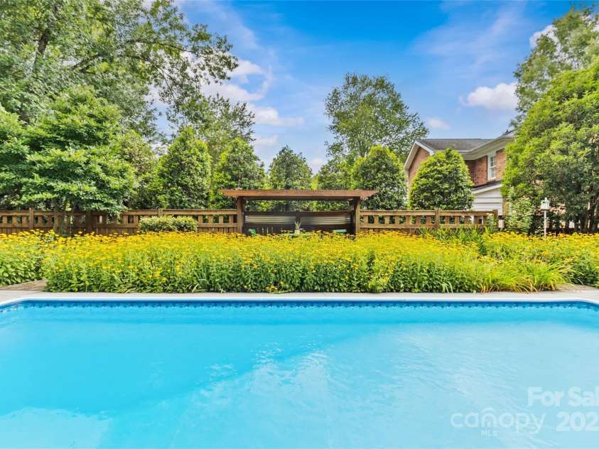 1811 Manor Mill Road, Charlotte, NC 28226.  MLS# CAR4284462, YatesRealty ID 28202. 