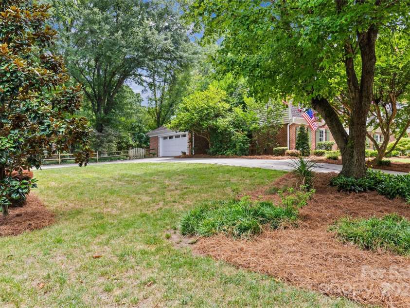 1811 Manor Mill Road, Charlotte, NC 28226.  MLS# CAR4284462, YatesRealty ID 28202. 