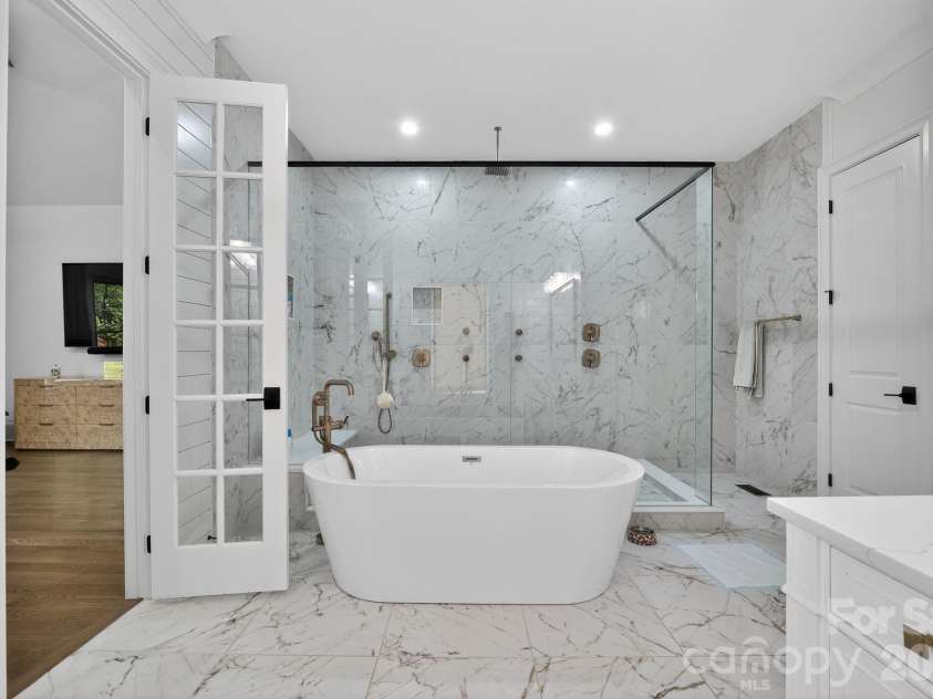 4047 Alexandra Alley Drive, Charlotte, NC 28210.  MLS# CAR4379308, YatesRealty ID 28203. 