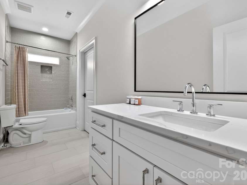 4047 Alexandra Alley Drive, Charlotte, NC 28210.  MLS# CAR4379308, YatesRealty ID 28203. 