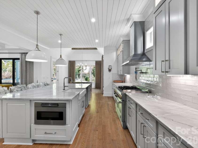 4047 Alexandra Alley Drive, Charlotte, NC 28210.  MLS# CAR4379308, YatesRealty ID 28203. 