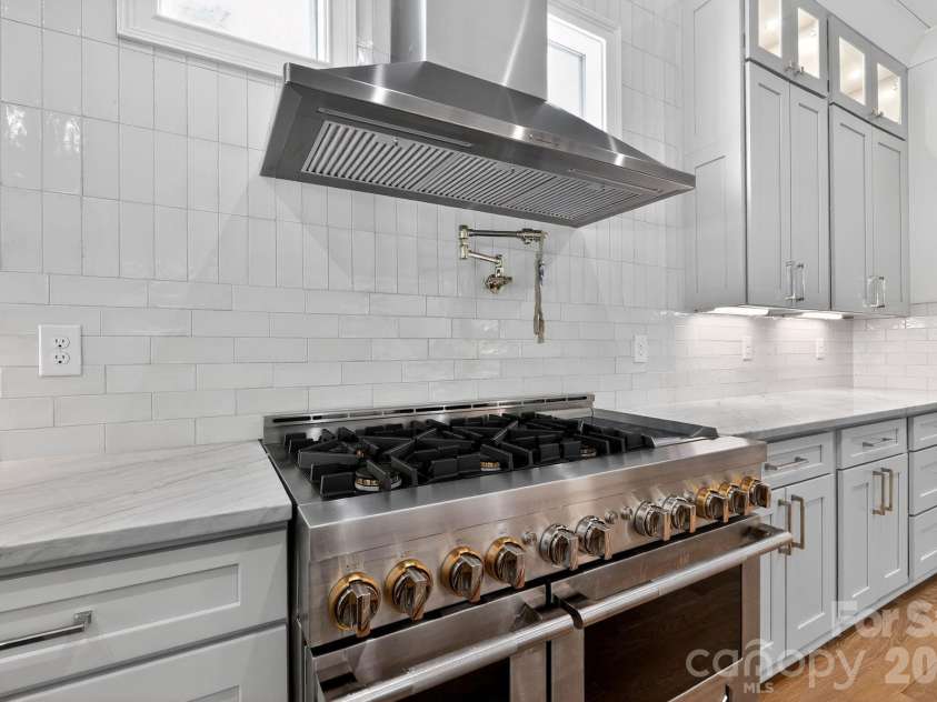 4047 Alexandra Alley Drive, Charlotte, NC 28210.  MLS# CAR4379308, YatesRealty ID 28203. 