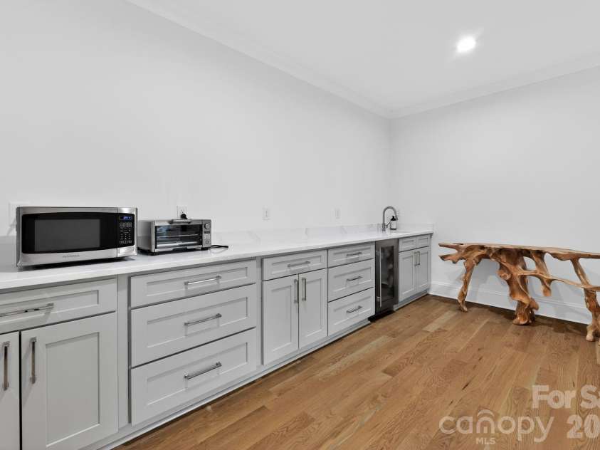 4047 Alexandra Alley Drive, Charlotte, NC 28210.  MLS# CAR4379308, YatesRealty ID 28203. 