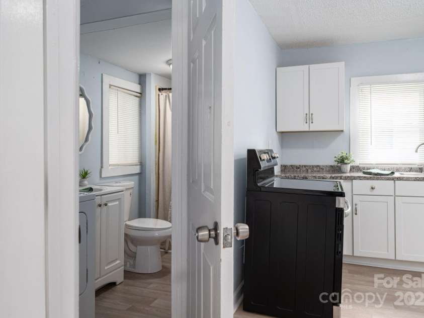 520 Maple Avenue, Gastonia, NC 28054.  MLS# CAR4257275, YatesRealty ID 28203. 