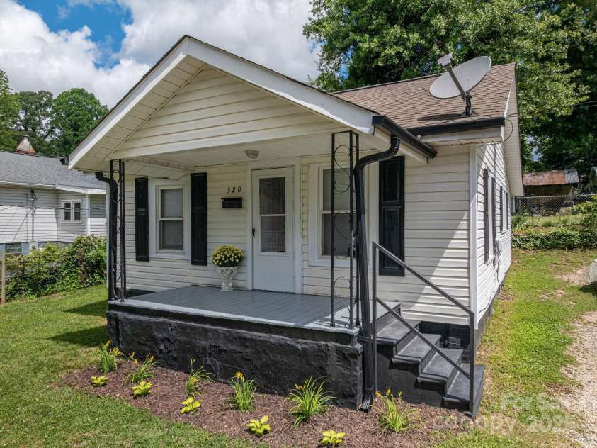 520 Maple Avenue, Gastonia, NC 28054.  MLS# CAR4257275, YatesRealty ID 28203. Front