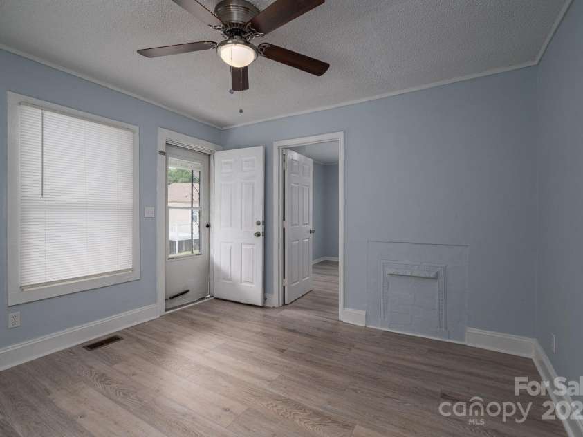 520 Maple Avenue, Gastonia, NC 28054.  MLS# CAR4257275, YatesRealty ID 28203. Living Room