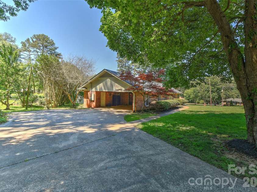 5026 Kittredge Road, Mint Hill, NC 28227.  MLS# CAR4388042, YatesRealty ID 28205. 