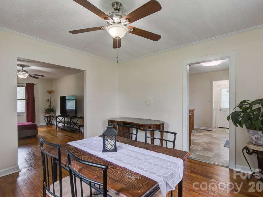 202 Chester Avenue, Great Falls, SC 29055.  MLS# CAR4386230, YatesRealty ID 28207. 