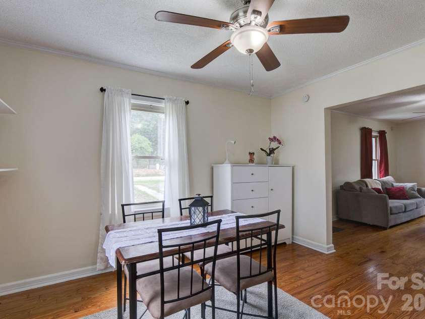 202 Chester Avenue, Great Falls, SC 29055.  MLS# CAR4386230, YatesRealty ID 28207. 