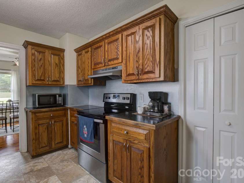 202 Chester Avenue, Great Falls, SC 29055.  MLS# CAR4386230, YatesRealty ID 28207. 