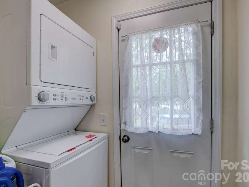 202 Chester Avenue, Great Falls, SC 29055.  MLS# CAR4386230, YatesRealty ID 28207. 