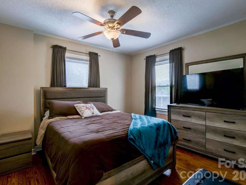 202 Chester Avenue, Great Falls, SC 29055.  MLS# CAR4386230, YatesRealty ID 28207. 