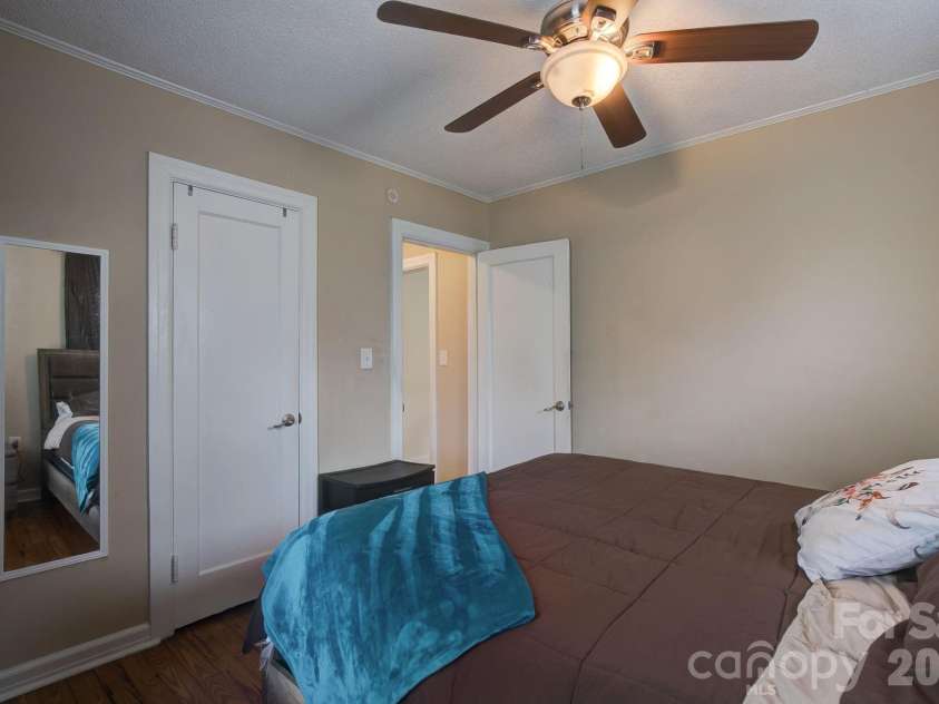 202 Chester Avenue, Great Falls, SC 29055.  MLS# CAR4386230, YatesRealty ID 28207. 