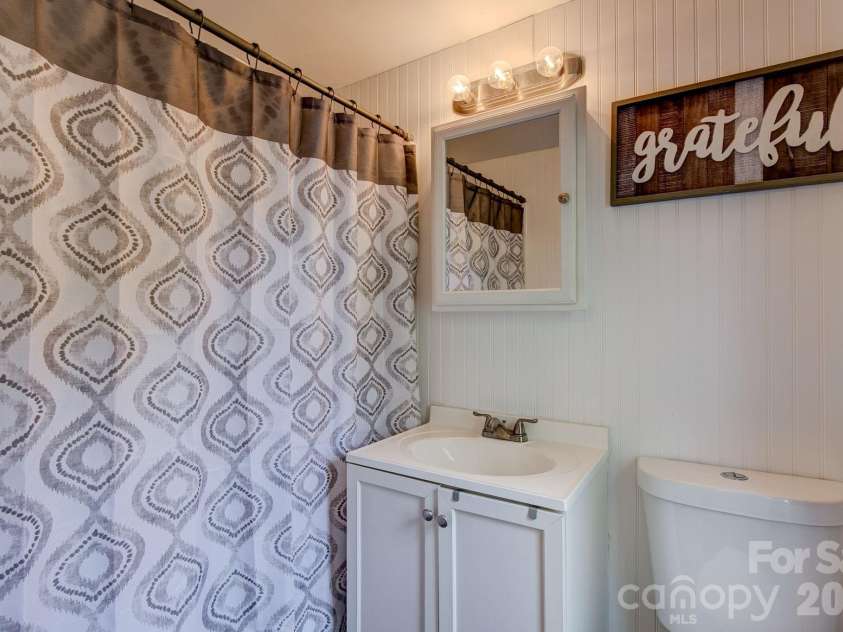 202 Chester Avenue, Great Falls, SC 29055.  MLS# CAR4386230, YatesRealty ID 28207. 