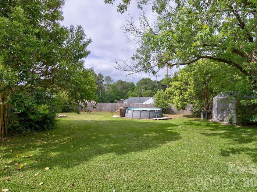 202 Chester Avenue, Great Falls, SC 29055.  MLS# CAR4386230, YatesRealty ID 28207. 