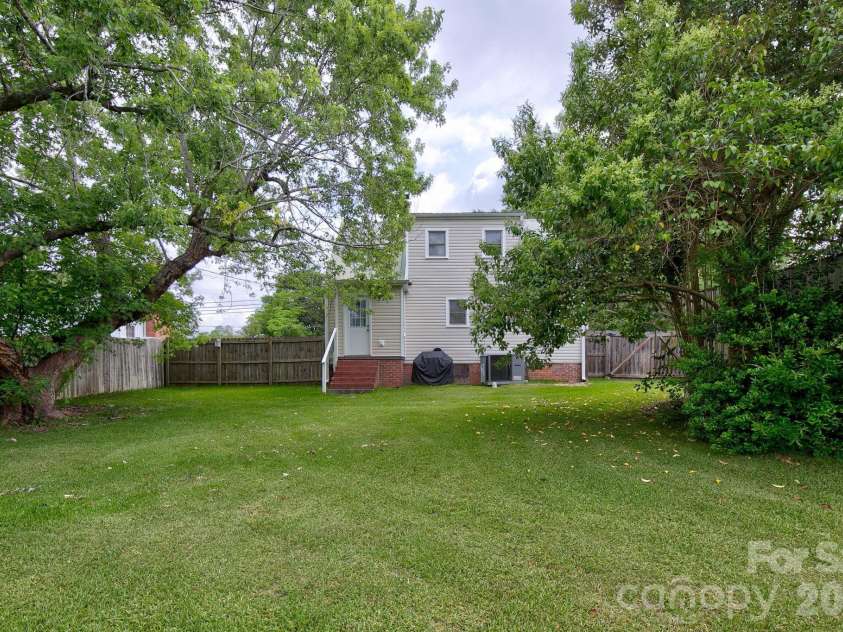 202 Chester Avenue, Great Falls, SC 29055.  MLS# CAR4386230, YatesRealty ID 28207. 
