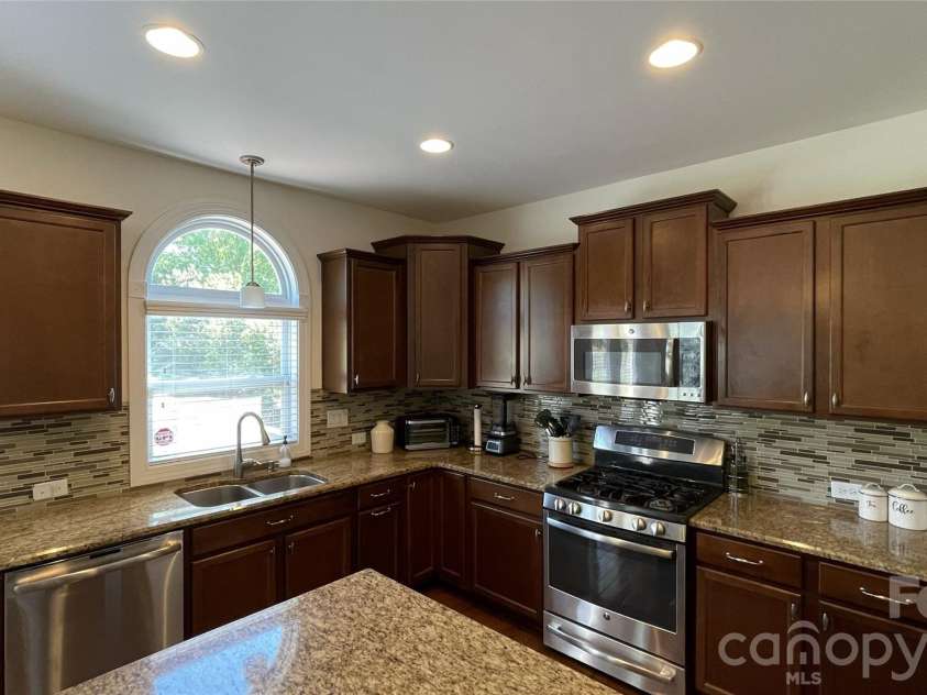 707 Five Leaf Lane, Waxhaw, NC 28173.  MLS# CAR4336963, YatesRealty ID 28208. 