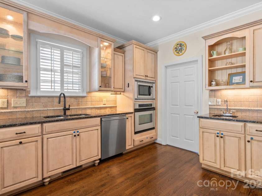 7213 Lutzen Way Court, Charlotte, NC 28270.  MLS# CAR4282856, YatesRealty ID 28208. 