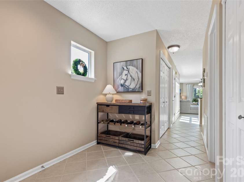 719 Southwest Drive, Davidson, NC 28036.  MLS# CAR4373406, YatesRealty ID 28209. Entryway