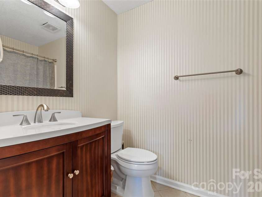 719 Southwest Drive, Davidson, NC 28036.  MLS# CAR4373406, YatesRealty ID 28209. Second full bathroom