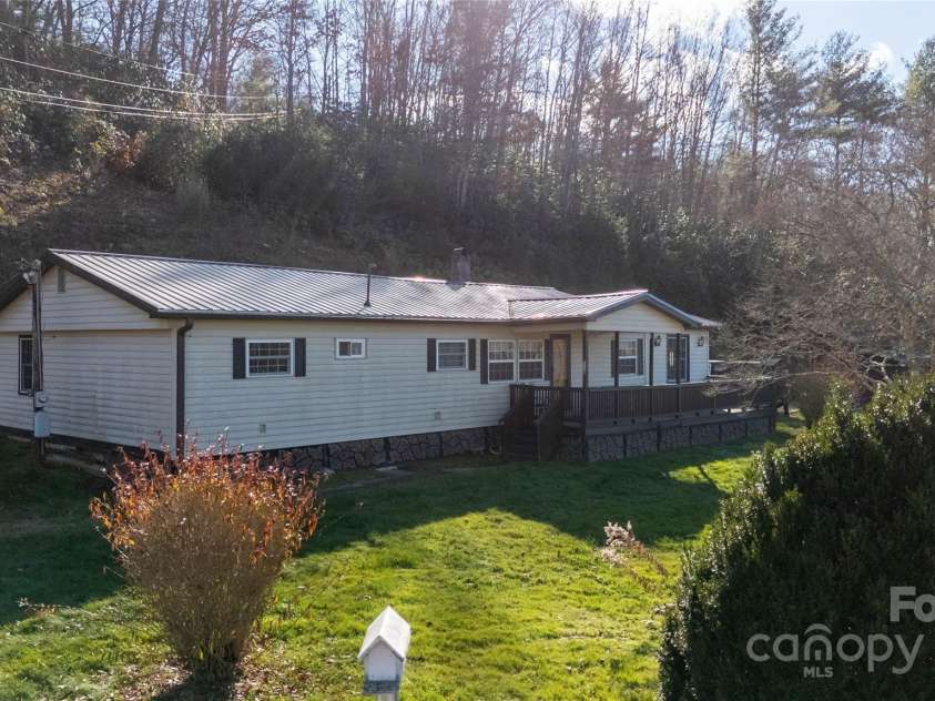 116 Welzie Atkins Drive, Spruce Pine, NC 28777.  MLS# CAR4215201, YatesRealty ID 2821. 