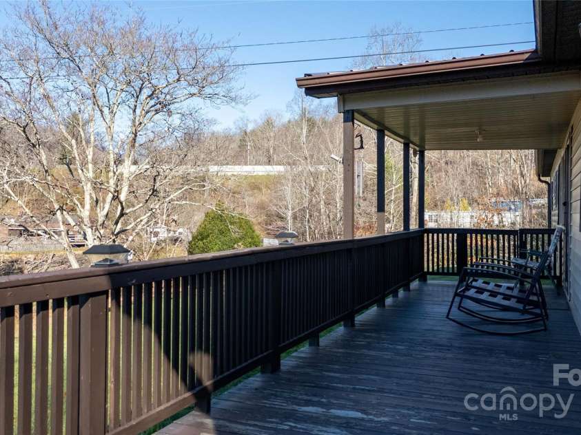 116 Welzie Atkins Drive, Spruce Pine, NC 28777.  MLS# CAR4215201, YatesRealty ID 2821. 