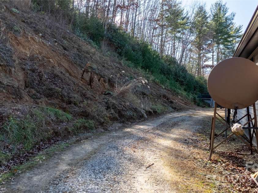 116 Welzie Atkins Drive, Spruce Pine, NC 28777.  MLS# CAR4215201, YatesRealty ID 2821. 