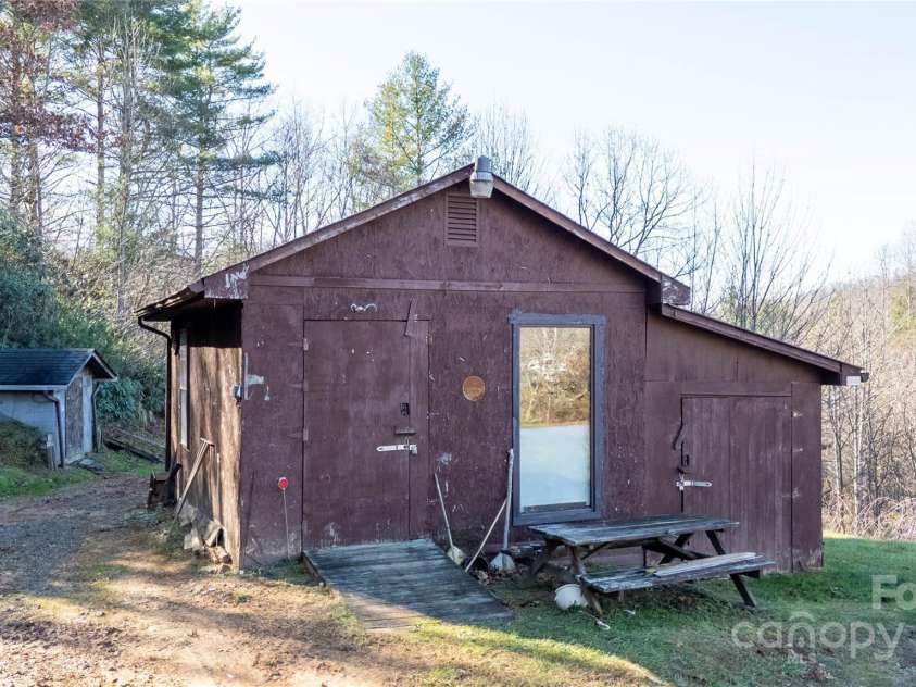 116 Welzie Atkins Drive, Spruce Pine, NC 28777.  MLS# CAR4215201, YatesRealty ID 2821. 