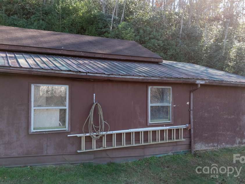 116 Welzie Atkins Drive, Spruce Pine, NC 28777.  MLS# CAR4215201, YatesRealty ID 2821. 